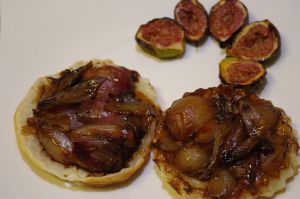 Recette Have yourself a vegan little Christmas… 1/3 : tatins d’échalotes / Shallot tatins pies