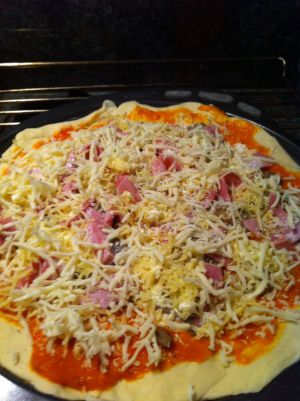 Recette Pizza jambon champignons