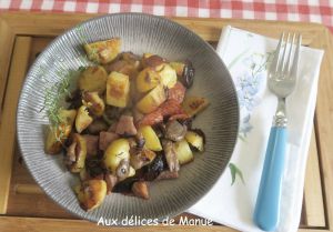 Recette Poêlée de pommes de terre au saucisson à l'ail, chorizo, champignons et ail noir