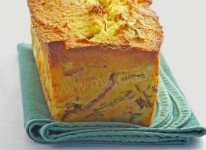 Recette Cake a la polenta aux accents italiens: roquette, parmesan et bresaola