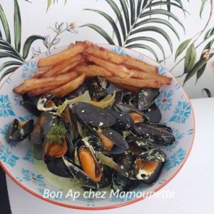 Recette Moules de bouchot au curcuma, crème et vin blanc