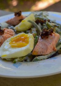 Recette Salade de saumon, haricots verts et sauce yaourt aux olives noires