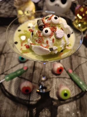 Recette Iles flottantes zombie à la pistache - Foodista Challenge #126