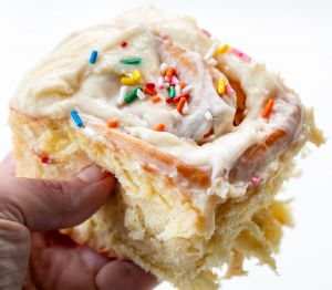 Recette Birthday Cake Cinnamon Rolls