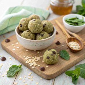 Recette Mint Chocolate Chip Protein Balls – Healthy No-Bake Snack