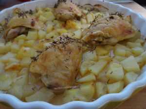 Recette Hauts de cuisses de poulet et pommes de terre en sauce, au four