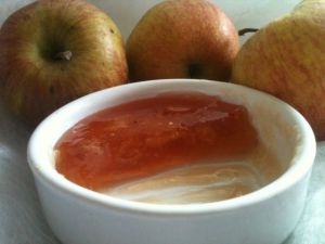 Recette Gelée d'épluchures de pomme - féve de tonka