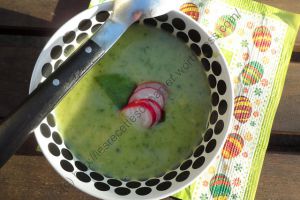 Recette Soupe de fanes de radis / Radish Leaf Soup