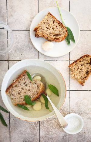 Recette Aïgo Boulido (bouillon léger à l’ail)
