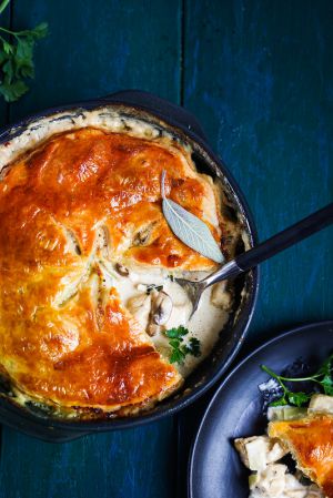 Recette Poulet crémé aux champignons en croûte feuilletée (pie)