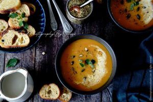 Recette Soupe de carottes au Curry rouge : Velouté crémeux et réconfortant