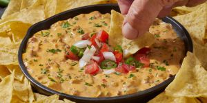 Recette This 3-Ingredient Dip Is Gone in 20 Minutes Every Time I Bring It to a Tailgate
