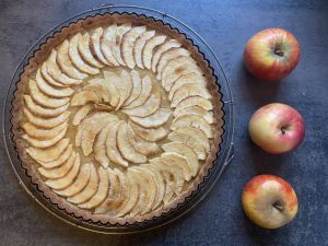 Recette Tarte gourmande aux pommes, crème d'amande, compote