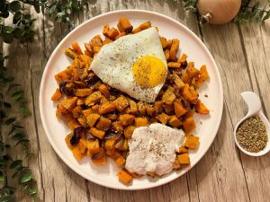 Recette Patate douce et carotte rôties, œufs et yaourt au zaatar