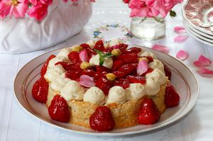 Recette Tarte dacquoise aux fraises et crème diplomate