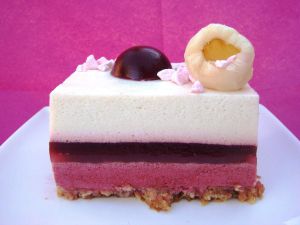 Recette Entremet framboise litchi sur croustillant coco