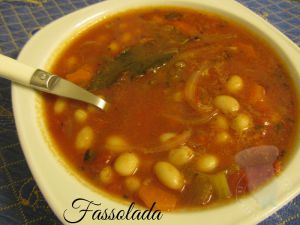 Recette Fassolada (Soupe aux haricots)
