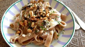 Recette Fettuccine à la farine de châtaigne-sauce champi et éclats de noix