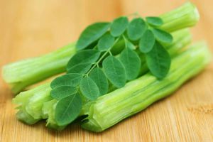 Recette Moringa : le super-aliment qui fait parler… mais quels sont les véritables risques ?