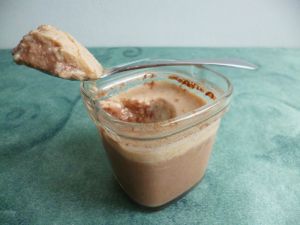 Recette Yaourts diététiques maison au lait d'amande et au chocolat (sans sucre)