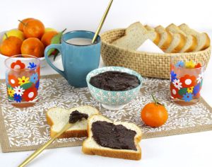 Recette Pâte à tartiner fondante chocolat, cacahuètes et pralin