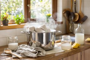 Recette Torchons sales et jaunes ? Voici l’astuce imparable (sans frotter, résultat bluffant)