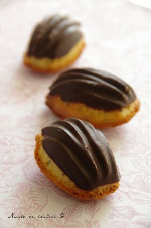Recette Minis madeleines aux zestes de yuzu, graines de chia en coque chocolat