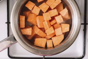 Recette 4 Reasons Boiling Sweet Potatoes Can Boost Their Health Benefits