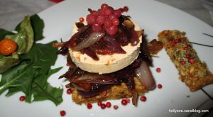 Recette Canapés "cakes/fruits secs au foie gras sur lit d'oignons caramelisés avec des airelles"