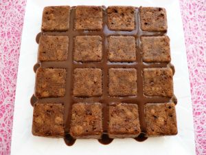 Recette Gâteau végan chocolat noisette pomme et baies (hyperprotéiné, diététique, sans gluten ni oeuf-sucre-beurre, riche en fibres)