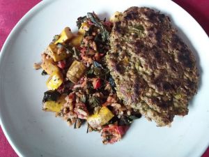 Recette Courgettes jaunes à la provençale et galette de légumes, lentilles, ortie et avoine