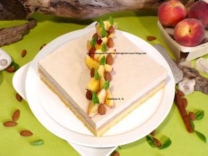 Recette Réinterprétation du Pêcher Provençal de Nicolas Bacheyre : crumble amande, biscuit amande, confit de pêches blanches, ganache montée basilic, quartiers de pêches jaunes