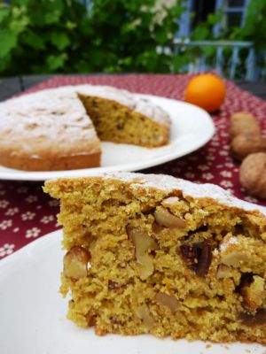 Recette Fanouropita - Gâteau vegan à l'orange, aux épices et aux fruits secs