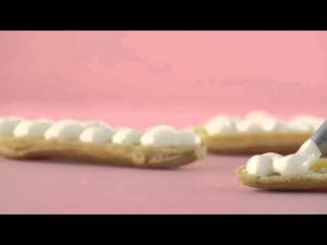 Recette Essaie cette recette d’Éclair fraise, rhubarbe et passion