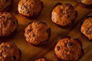 Recette Friandises de Noël : Muffins de Noël aux pommes et raisins secs
