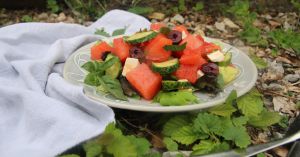 Recette Salade de pastèque, concombre, feta, olives et basilic