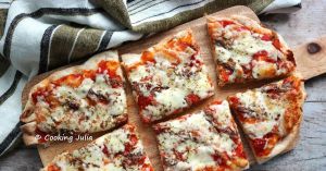 Recette Pinsa aux tomates et anchois