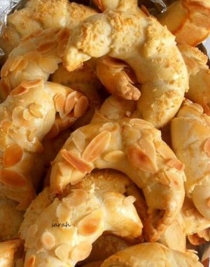 Recette Croissants aux amandes gateaux algerien,pâte sans levure