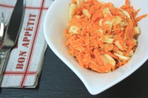 Recette Salade de carottes et fenouil aux amandes et noix de coco