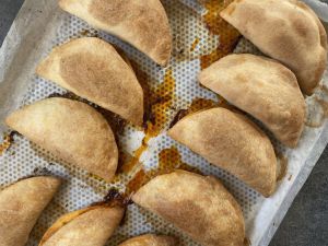 Recette Empanadas poivrons, oignons, chèvre (ou soubressade), paprika fumé