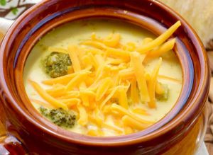 Recette Cette soupe au brocoli et cheddar est absolument parfaite (Dans la mijoteuse!)