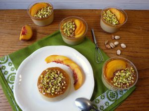 Recette Mouhallabieh à la pêche, pistache et fleur d'oranger
