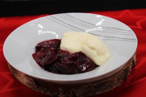 Recette Compotée de prunes rouges aux épices et crémeux namelaka