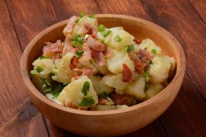 Recette Salade de Pommes de Terre aux Lardons : Parfaite pour Tout Repas