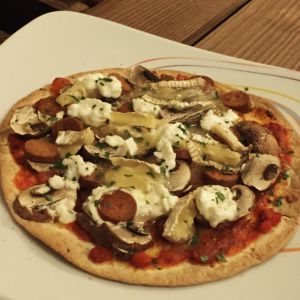 Recette Wrap pizza healthy tomate, brie, champignons et chorizo Vegan