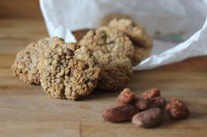 Recette Biscuits framboises séchées et aux éclats de fèves de cacao (sans sucre ajoutés, sans gluten, vegan)