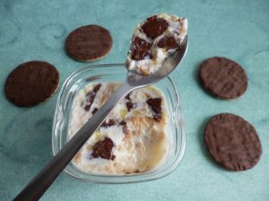 Recette Yaourts maison diététiques aux biscuits chocolatés Karéléa et avec Sukrin à seulement 80 kcal (sans sucre)