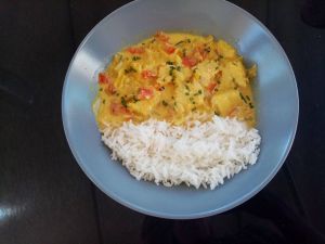 Recette Curry de poisson aux tomates, oignons et curcuma