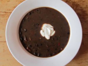 Recette Soupe de haricots noirs et crème au cumin
