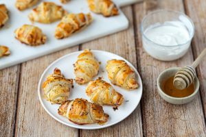 Recette Croissants apéritifs au chèvre et miel